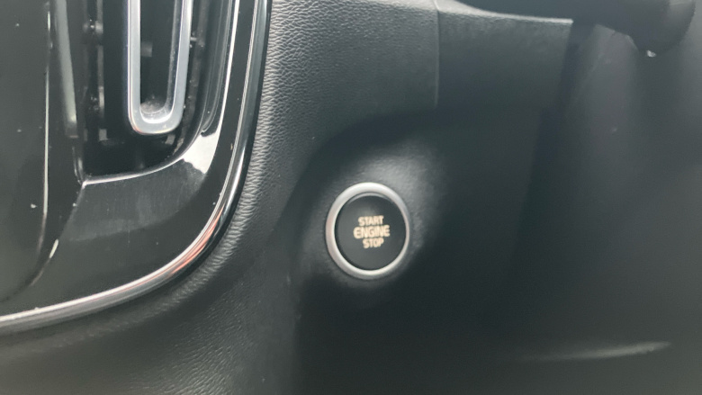 Volvo Xc40 1.5 T3 [163] Momentum 5dr Petrol Estate